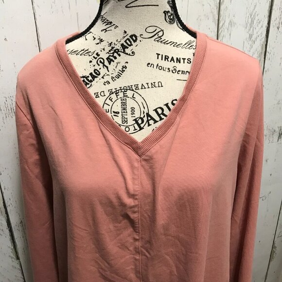 D & Co. Essemtials V-neck t-shirt top with long sleeves.  Size L. Summer - Picture 3 of 10